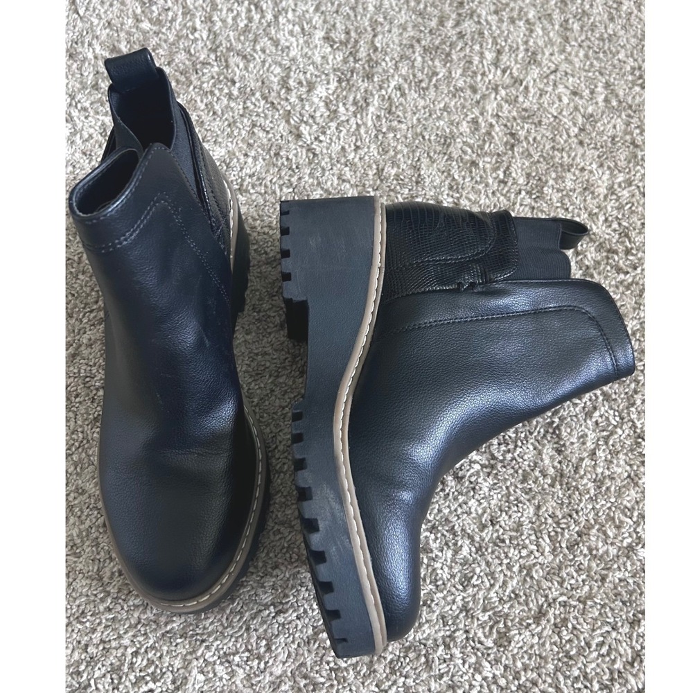 DV Dolce Vita Black Faux Leather Snakeskin Lug Sole Platform Chelsea Boots SZ 6